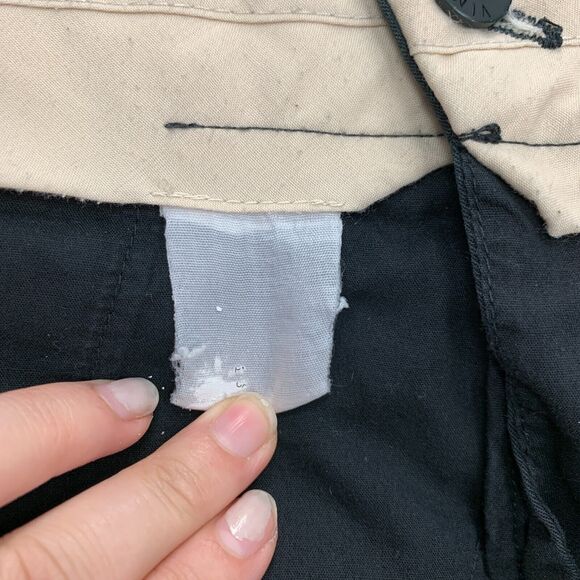 Vince Short Womens 2 Solid Black Side Buckle Knee Length Low Rise Bermuda Casual - Picture 9 of 11